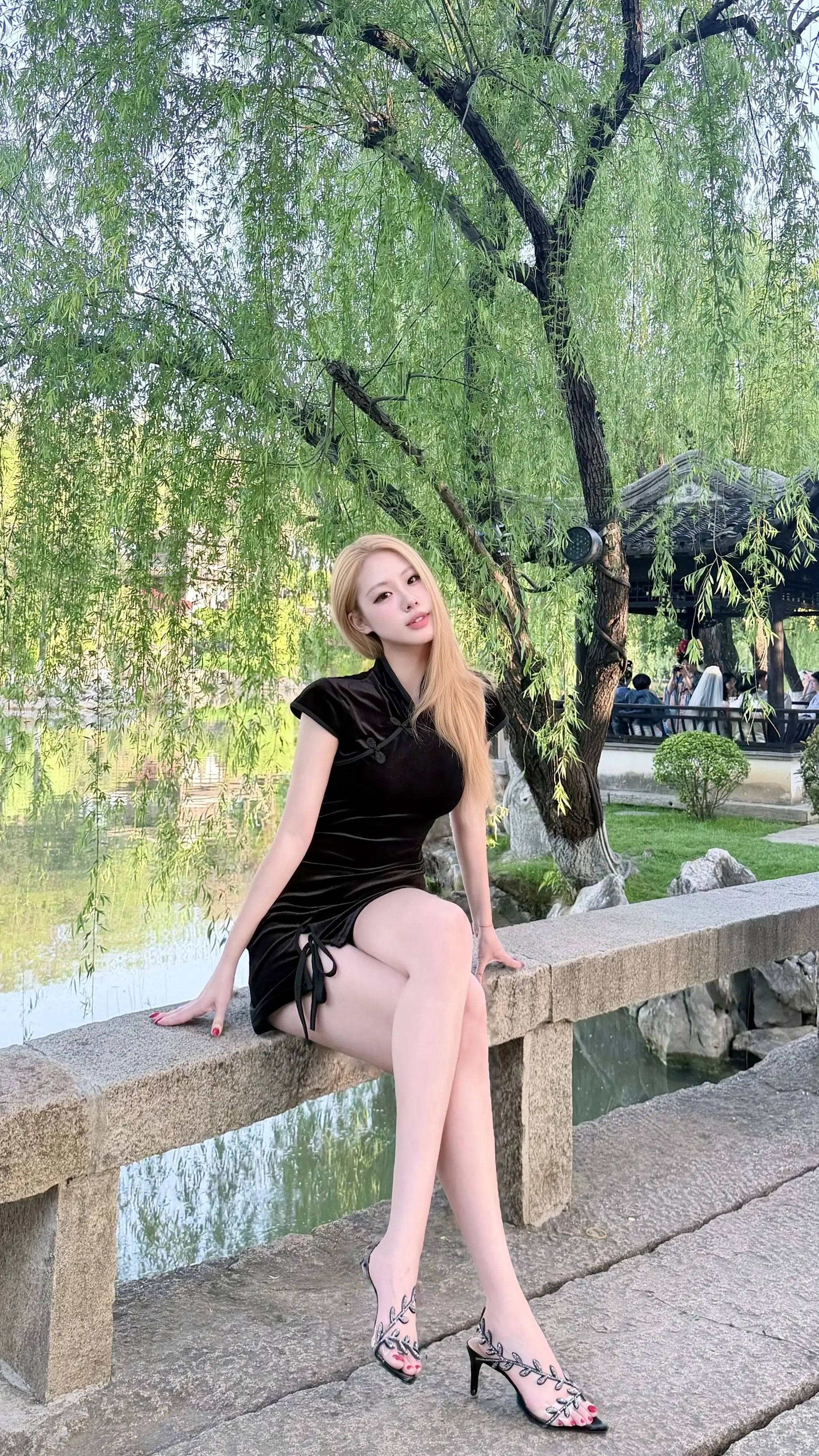 很久不见的话 你会忘掉我左肩的痣吗