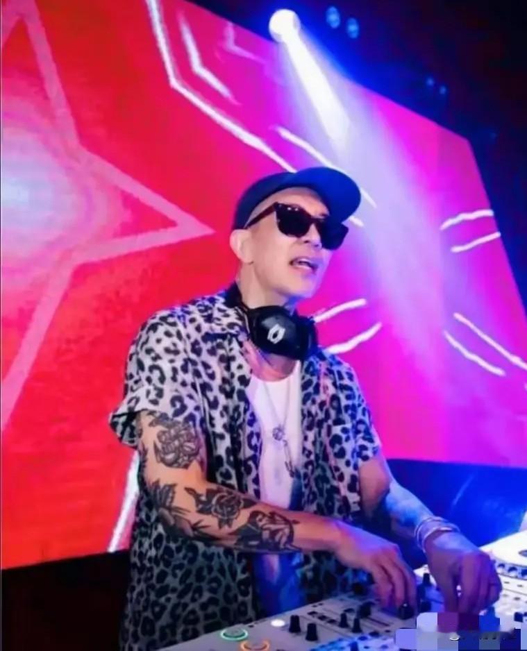 终于知道具俊晔为何要在一年后，把大S搬上电视了，原来是想给自己洗白。

全场嘉宾