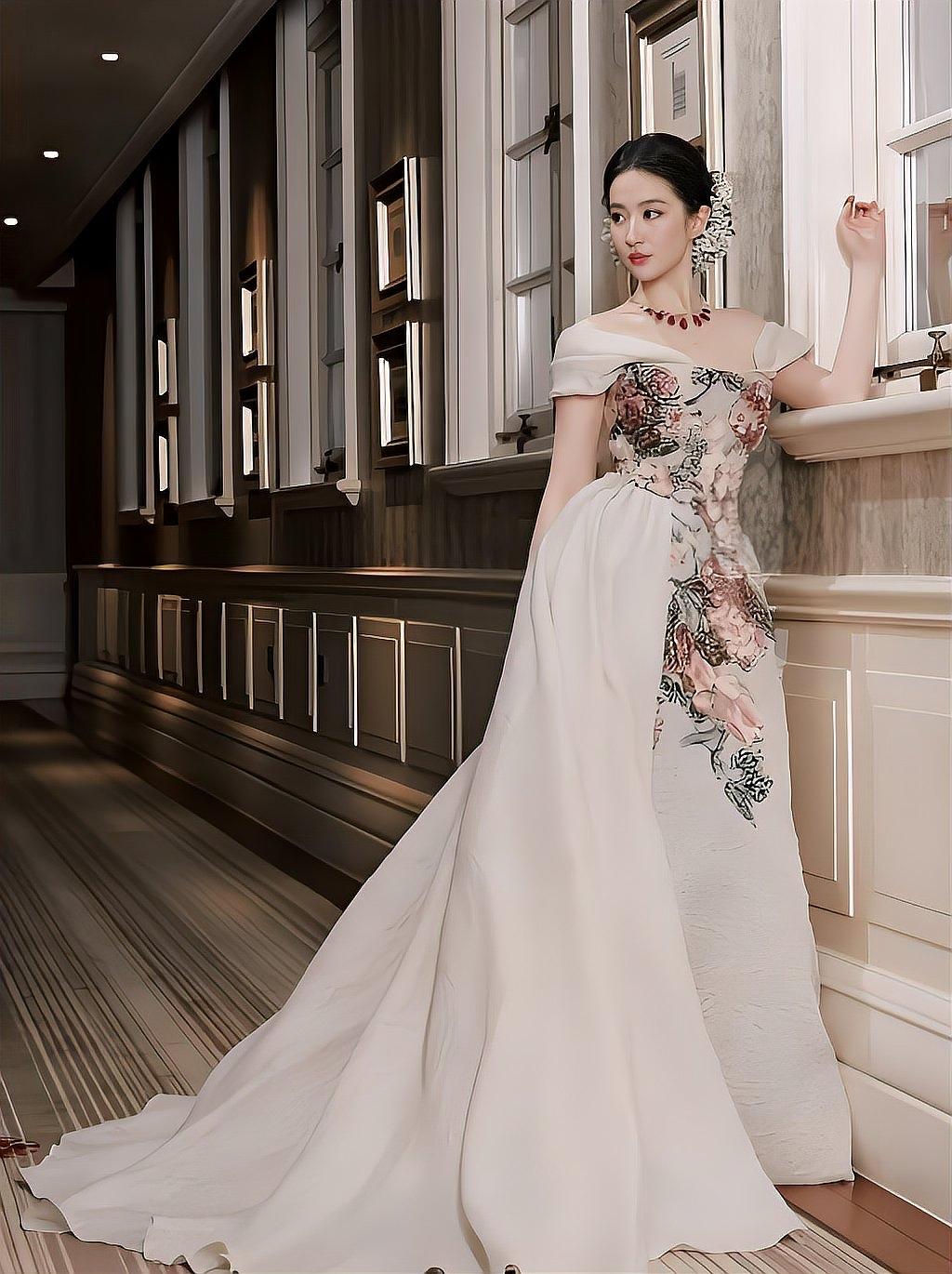 刘亦菲为何能在2025年VOGUE盛典中以2分30秒的压轴走秀独领风骚？这背后有