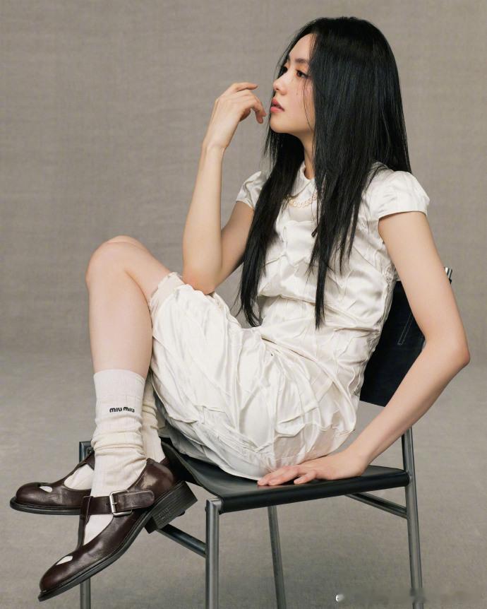 #MiuMiu品牌大使刘浩存#恭喜刘浩存成为 MiuMiu 品牌大使！她的独特气