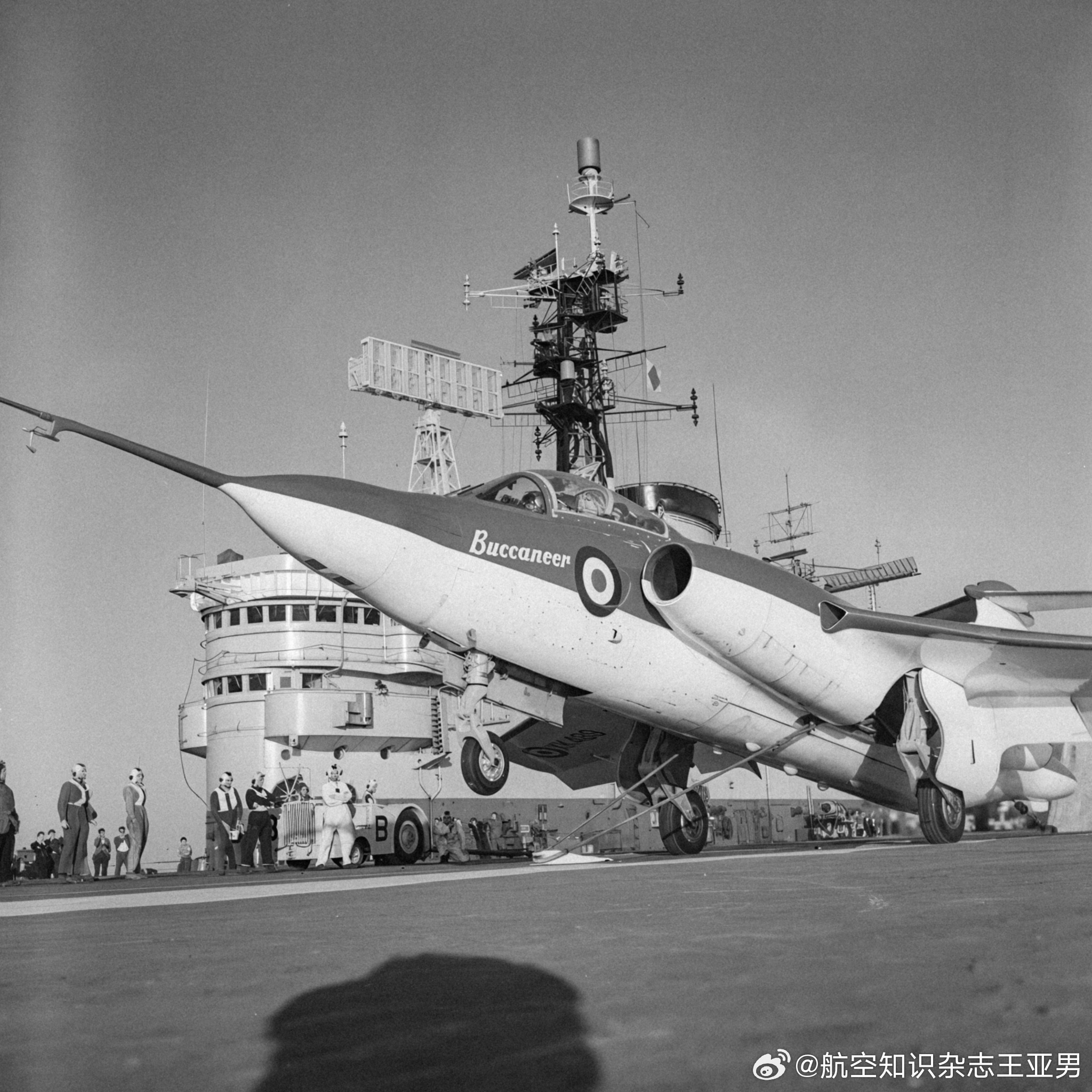 #航空创作计划# 1961年2月，英国皇家海军“皇家方舟”号航母准备弹射起飞一架