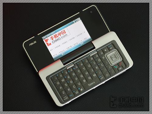 有谁见过双屏、侧翻盖的华硕智能手机？？
那是2008年中国台湾华硕ASUS发布的