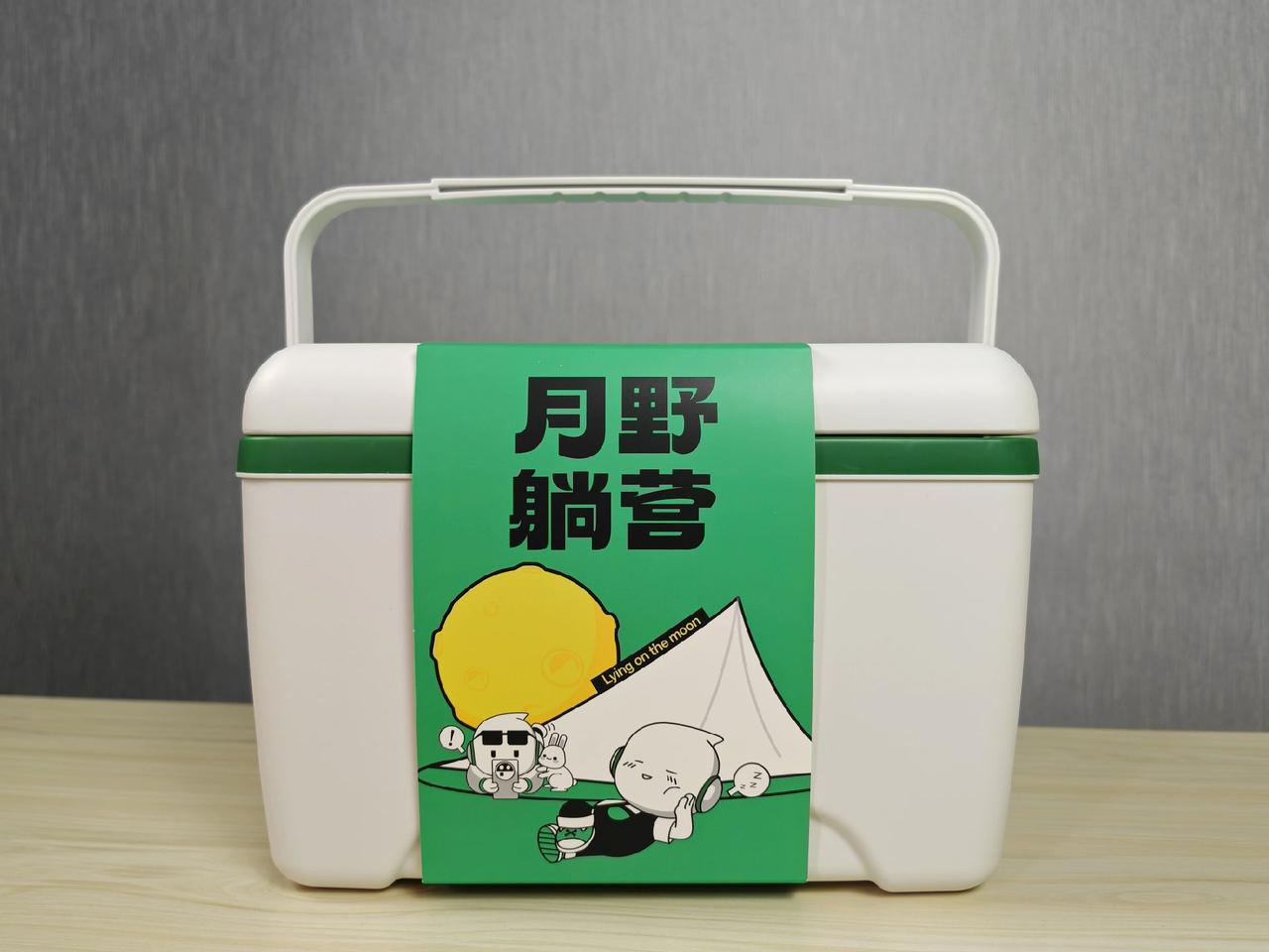 感谢OPPO送的中秋礼盒，主打个野外赏月。
这里面有保温箱、充电宝、冰袋、户外锅