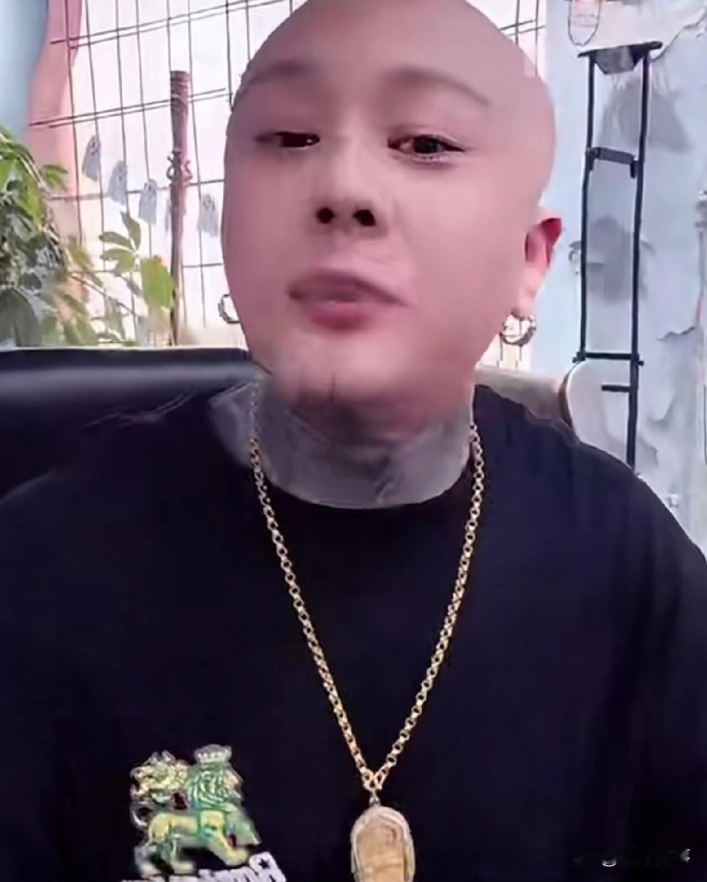 丈门阿月说方丈停播是和官方吵起来，平台要求方丈月流水800万，小胖直言：官方知道