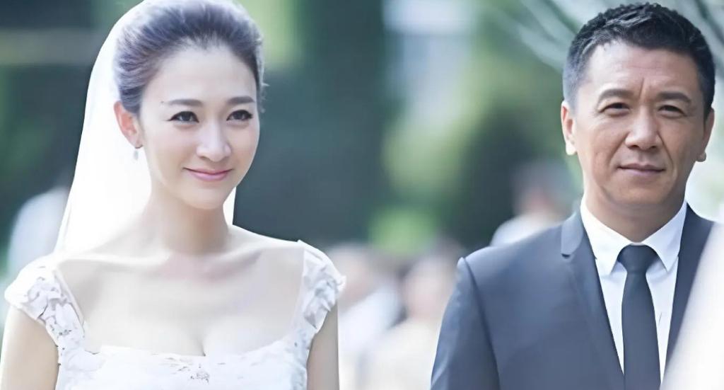 李小冉被曝去年已离婚！
难怪最近李小冉拼事业了，各种参加节目！
日前有知情人确认