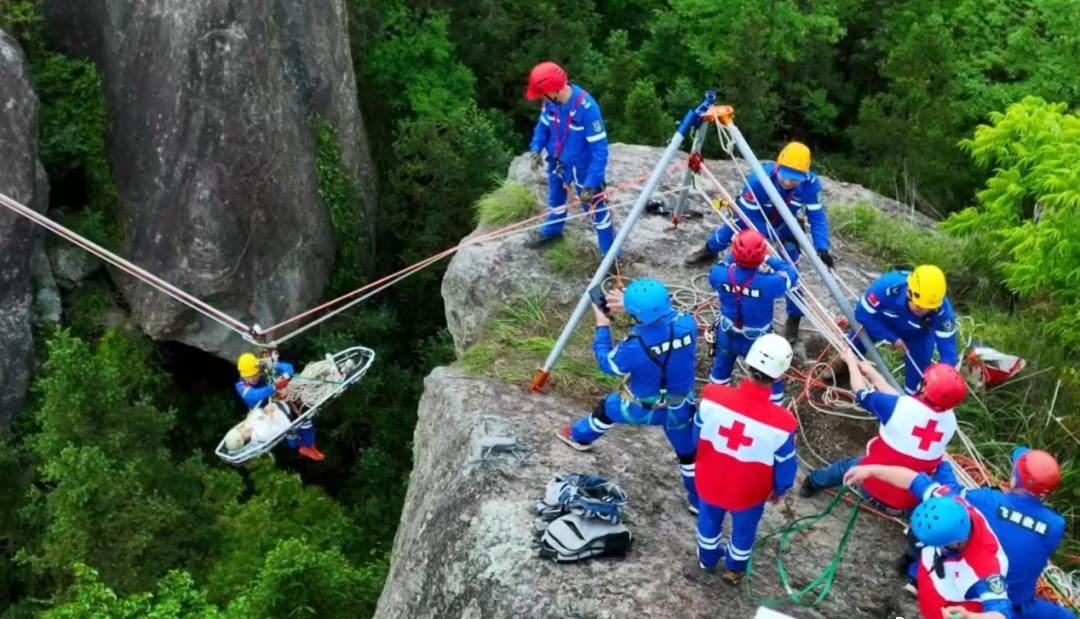 为天台“人比车先到”的急救模式点赞！不是一句口号，而是近 5 万名持证救护员、村