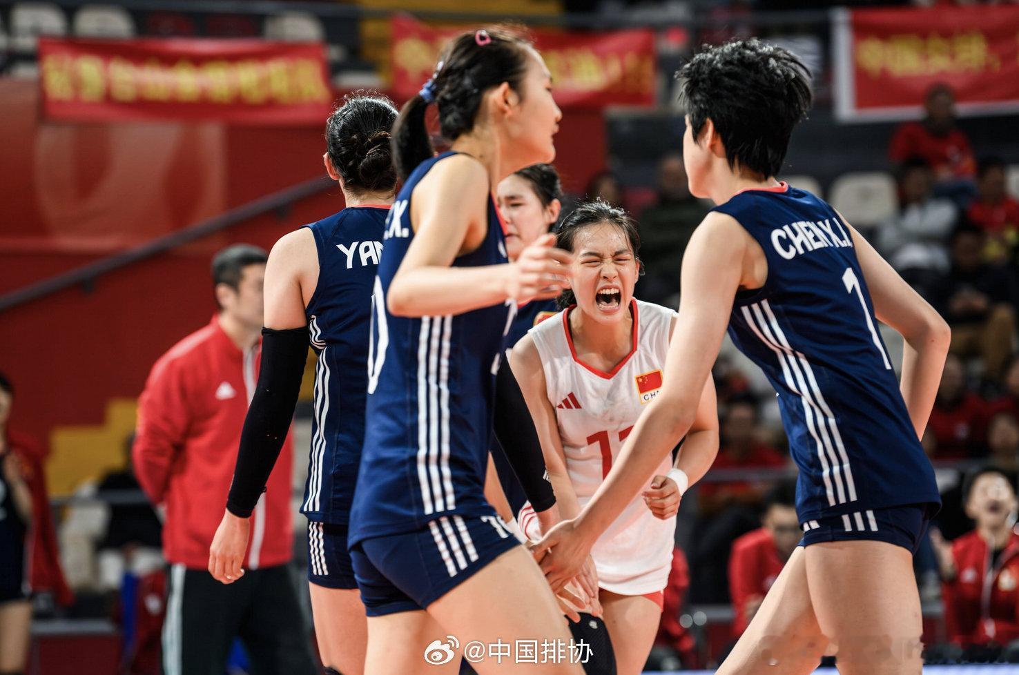 #2024年世界U17女排锦标赛# 半决赛，中国队3比0战胜中国台北队的组图。（