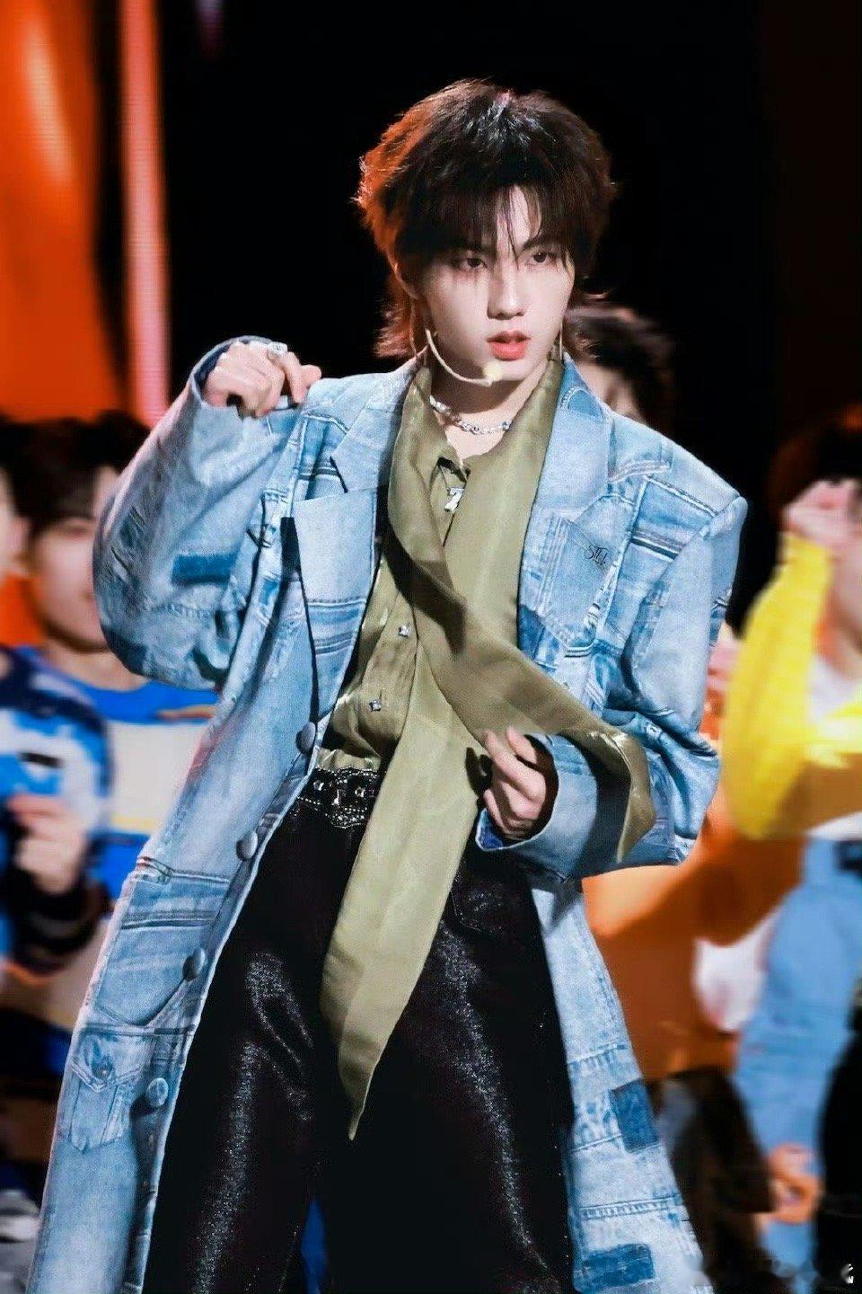 穆祉丞张子墨 同手同脚张子墨唱歌还挺好听的 