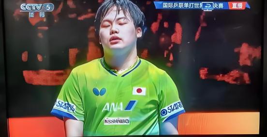 松岛辉空是目前世界乒坛上最没教养，最不讲公共礼仪的一个人。
 
说实话，输球又输