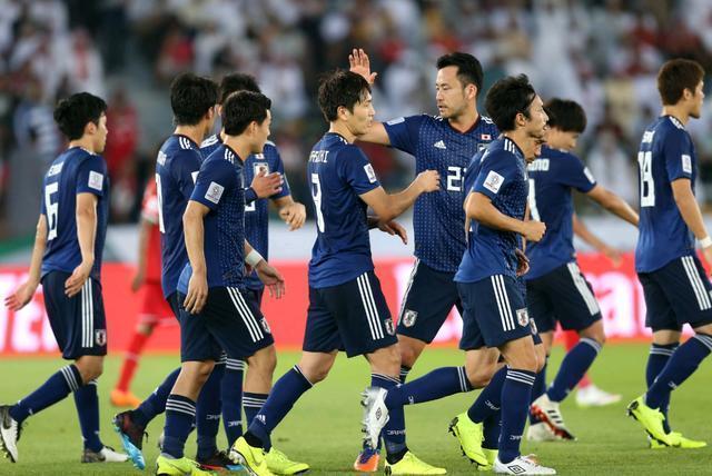 首先从球员层面来讲，日本国家队绝大多数球员都效力于欧洲主流联赛。常年高强度的海外