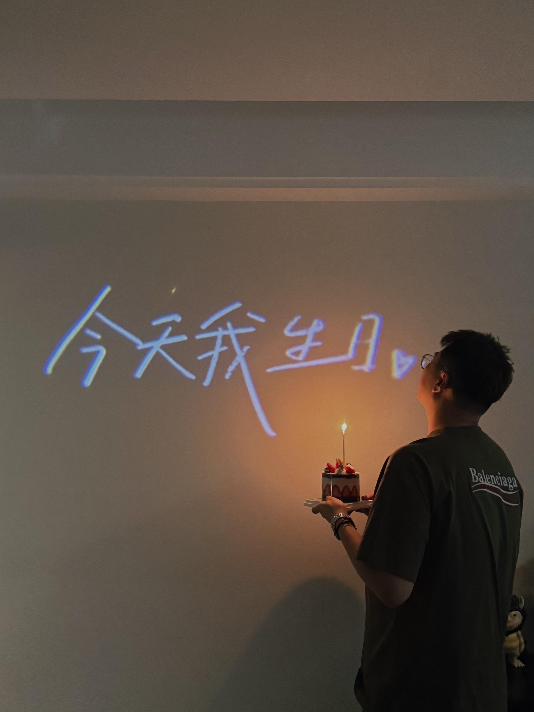 今天不吹牛了，吹蜡烛。