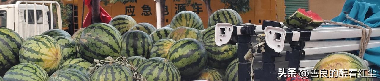不知道因为我善良，还是因为有轻度抑郁症的原因。反正心里酸酸的，很不舒服。

一个