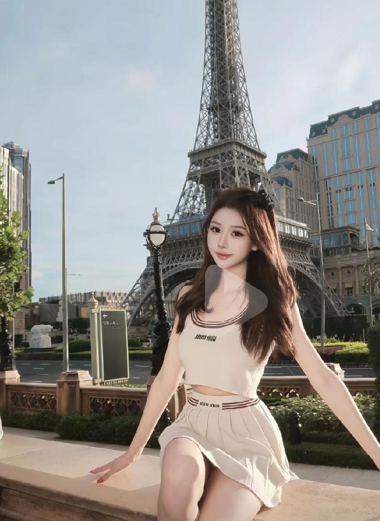 婚礼上最恨的就是那些 拉着新郎新娘指点江山的人，新郎新娘下来敬酒，也不知道从哪里