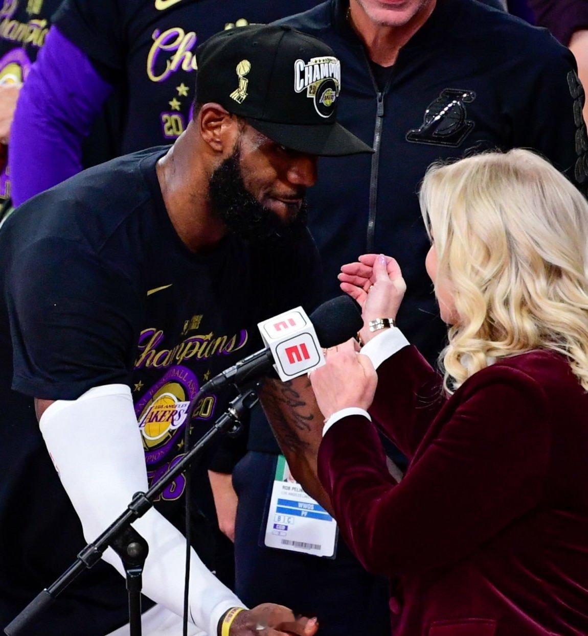 珍妮·巴斯告诉CNBC，退役or换队，詹姆斯对自己下赛季计划还没给出任何迹象，“