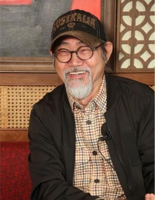 越老越凶的洪金宝，越老越面善的元华。这是为什么呢？想来想去，应该是胡子的原因。元