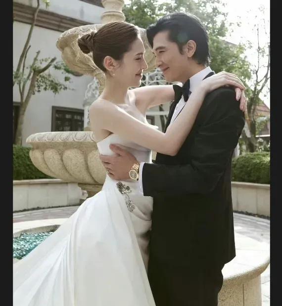 邱泽和许玮甯在台湾办婚礼，不少本地艺人都到现场祝贺。但许玮甯的好闺蜜杨丞琳却没现