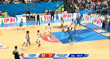 半场北汽靠篮板碾压，62：29深圳，几乎打花深圳队！
上半场首节北汽队就顺风顺水