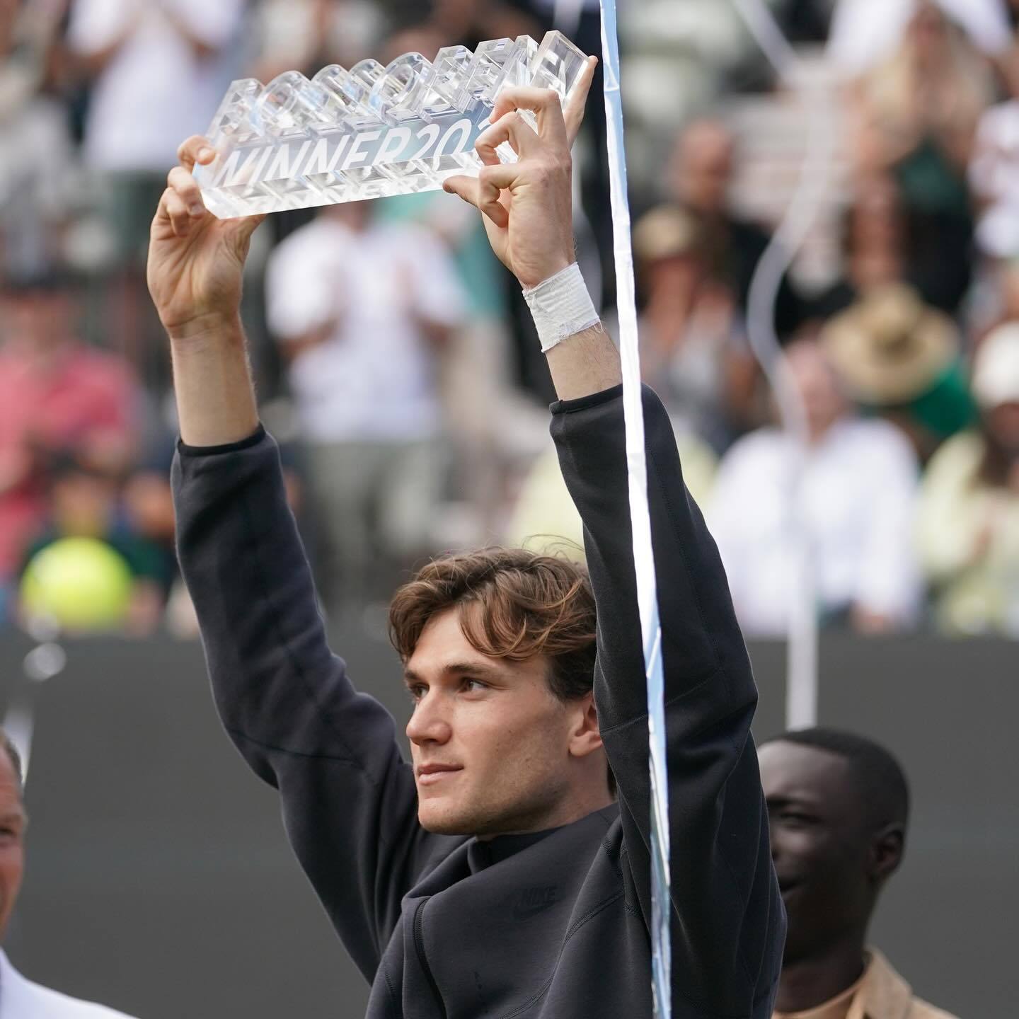 🏆斯图加特站冠军——德雷珀🇬🇧🏆诺丁汉站冠军——博尔特🇬🇧打草地就像