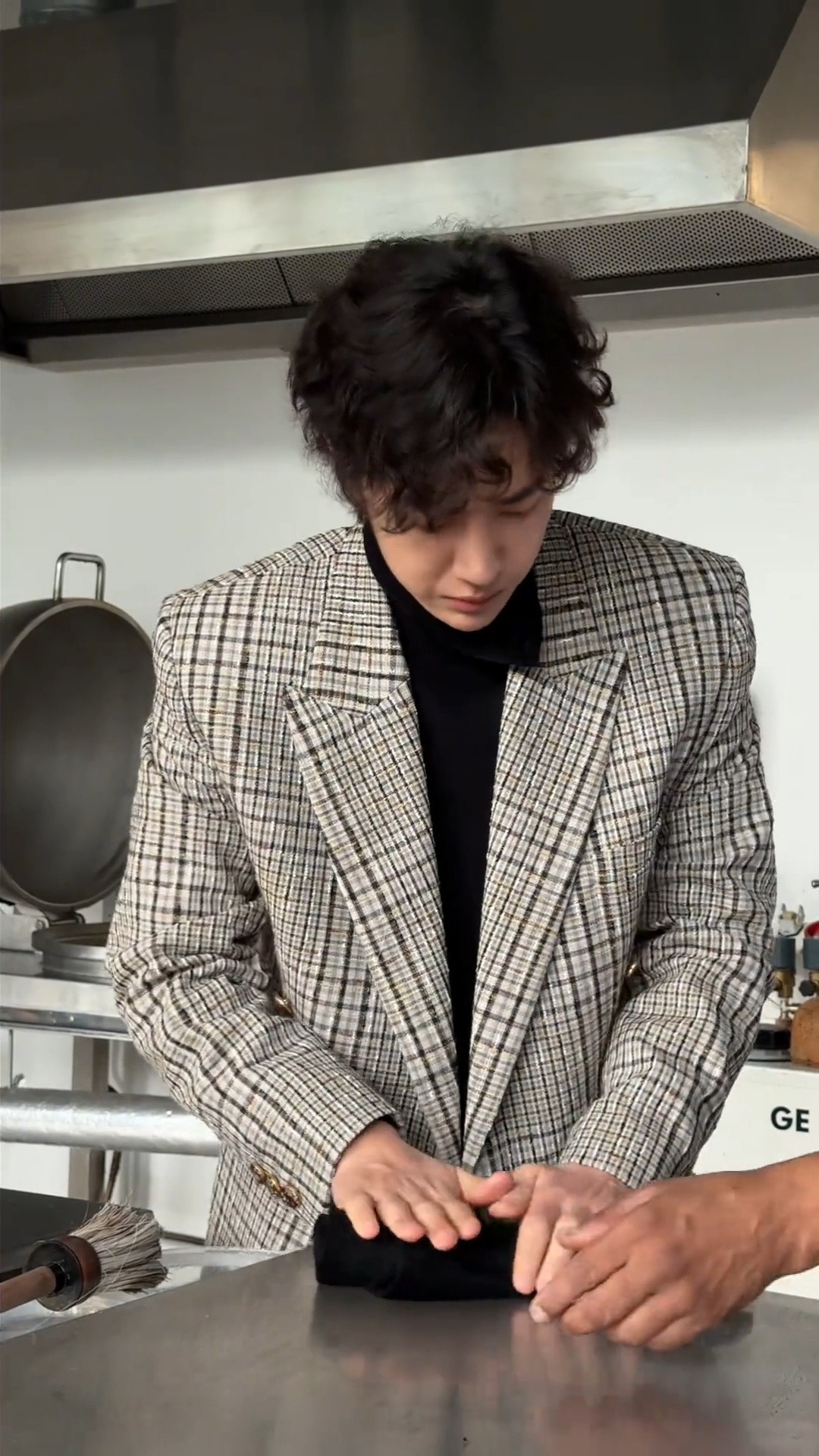 上线就看见我们香家贵公子小脸脸瘦的呦 奶膘膘还在王一博 香奈儿