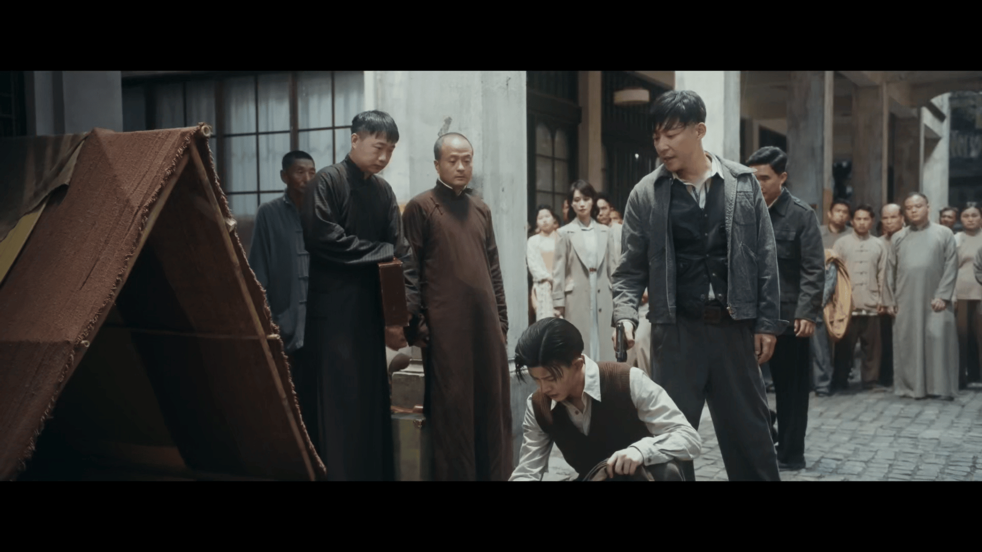 风与潮开播 家人们，今晚八点《风与潮》震撼上线!任嘉伦、蓝盈莹等实力演员齐聚，颜