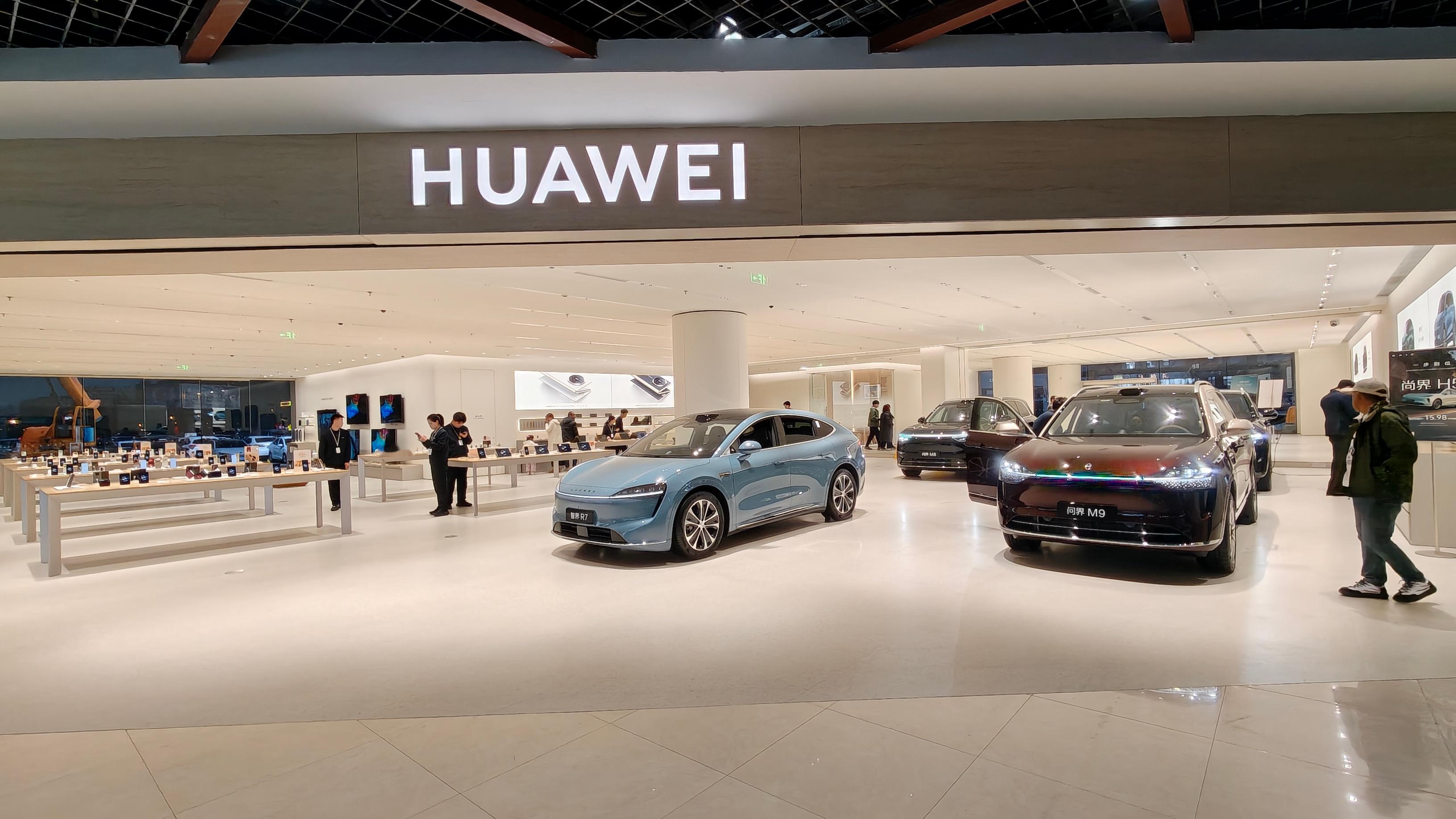 真不是嫉妒华为好主要是这里原来是麦当劳[泪][泪]欧亚卖场没麦当劳了，我不能吃了