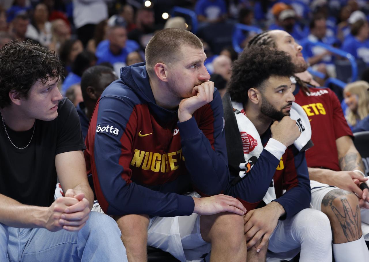 穆天王爆发怒砍50➕掘金135:120大战步行者！
穆雷25投19中，三分11中