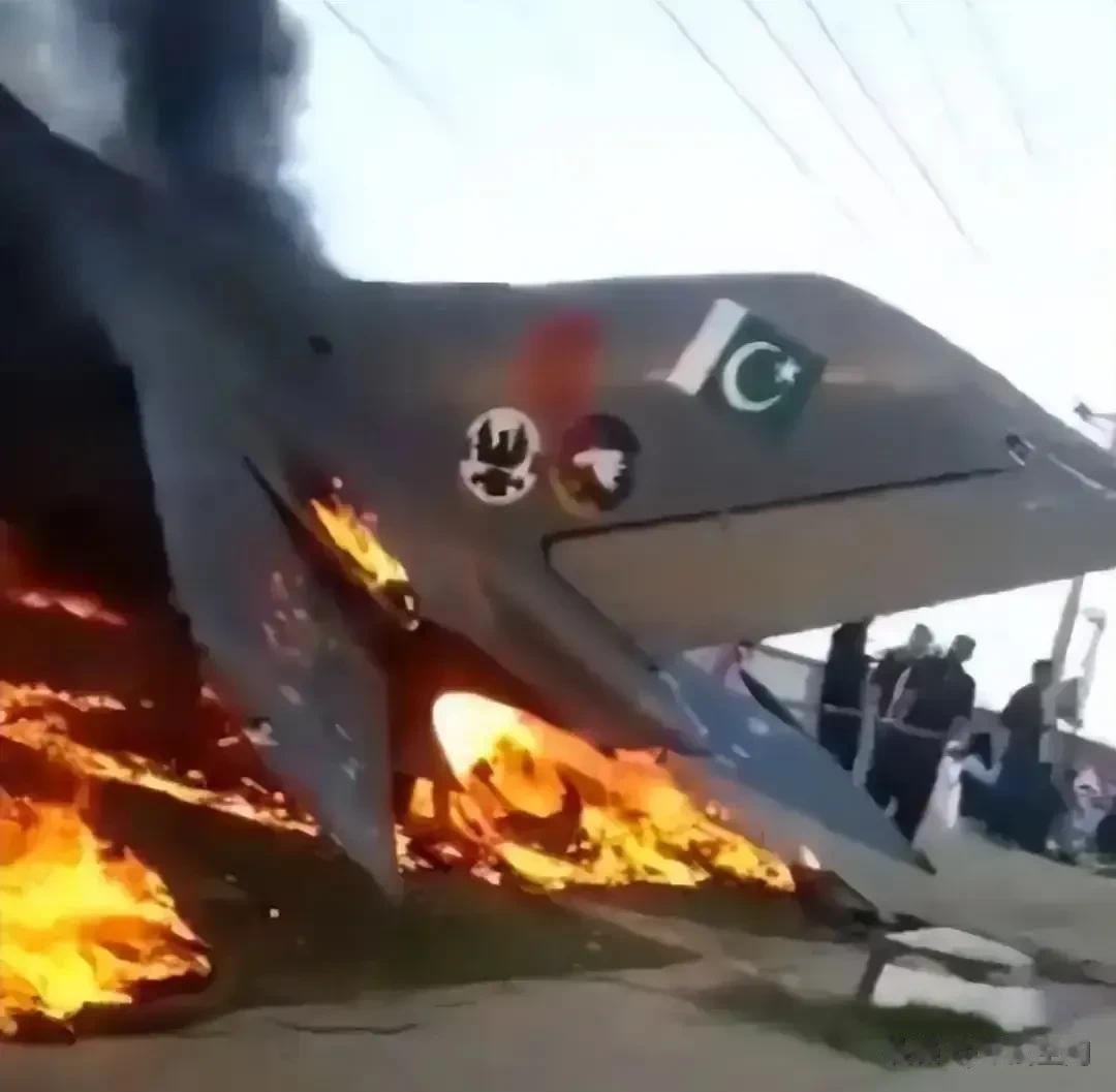 突发！巴基斯坦空军基地遭袭，3架中国产战机被炸毁，并致使多人阵亡。
11月4日凌