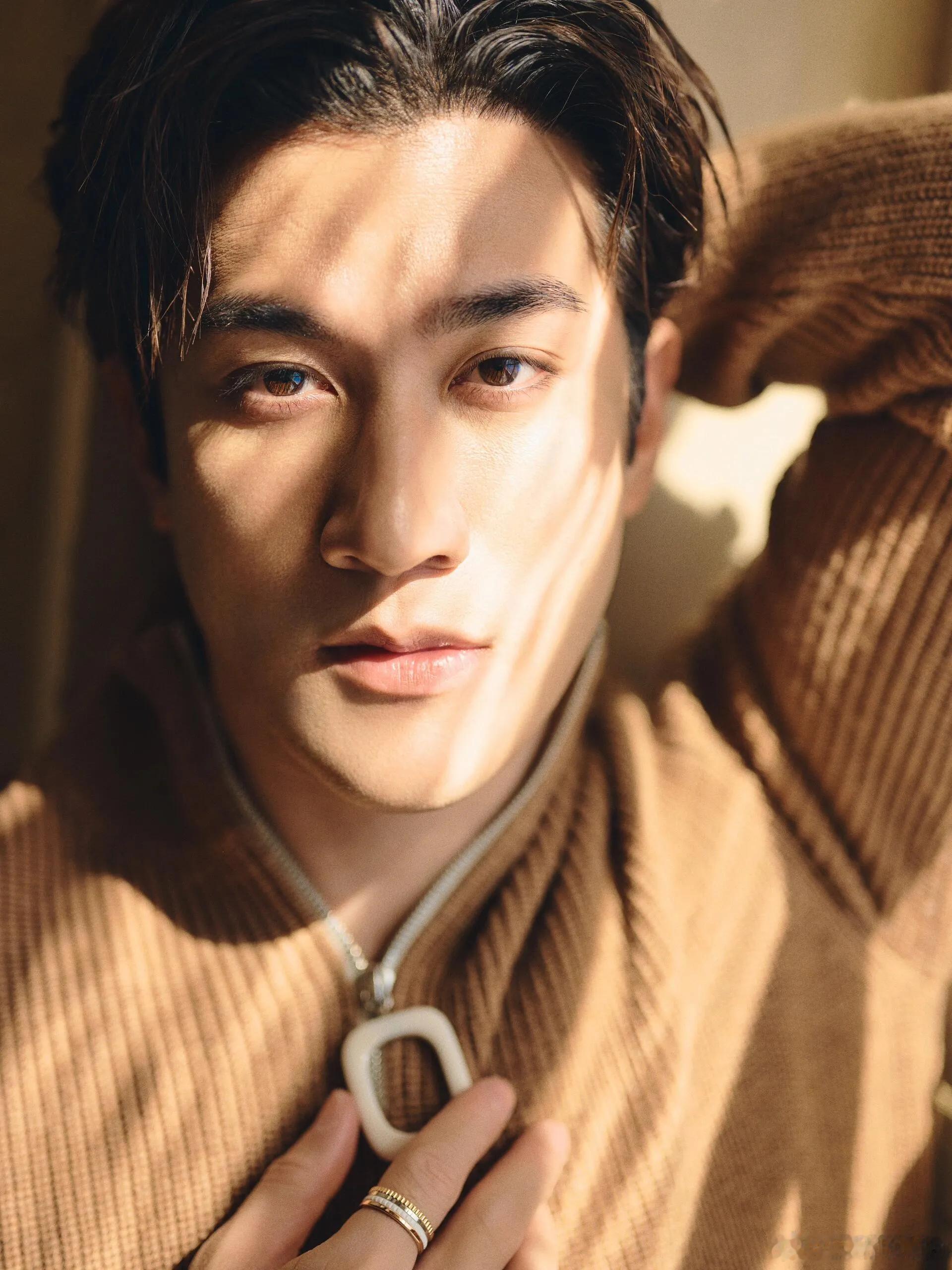 李治廷当爸 中秋喜报✨李治廷官宣升级当爸爸！9月25日中秋佳节，李治廷晒出大手托