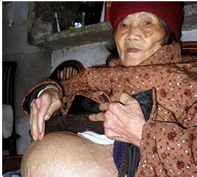 50岁绝经，91岁检测出怀孕，到底这是医院检测出错还是老人另有隐情？让我们一起走