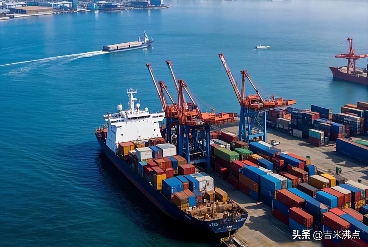 70艘船堵在港口，美国急了，巴拿马到底怎么了。
最近几天，好多跑中美航线的船卡在