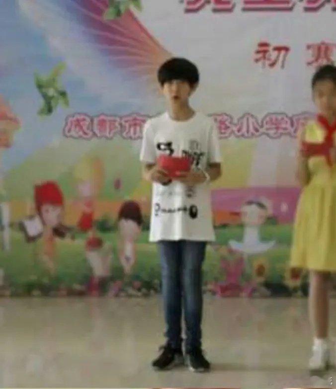 时代少年团的贺峻霖就算不当爱豆了也能当主持人吧？ ​​​