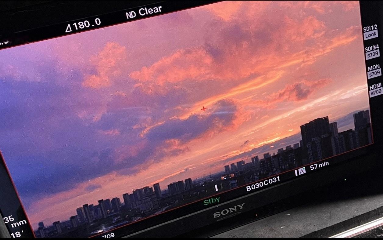 眼睛尿尿了都是爱意疯长的天空 