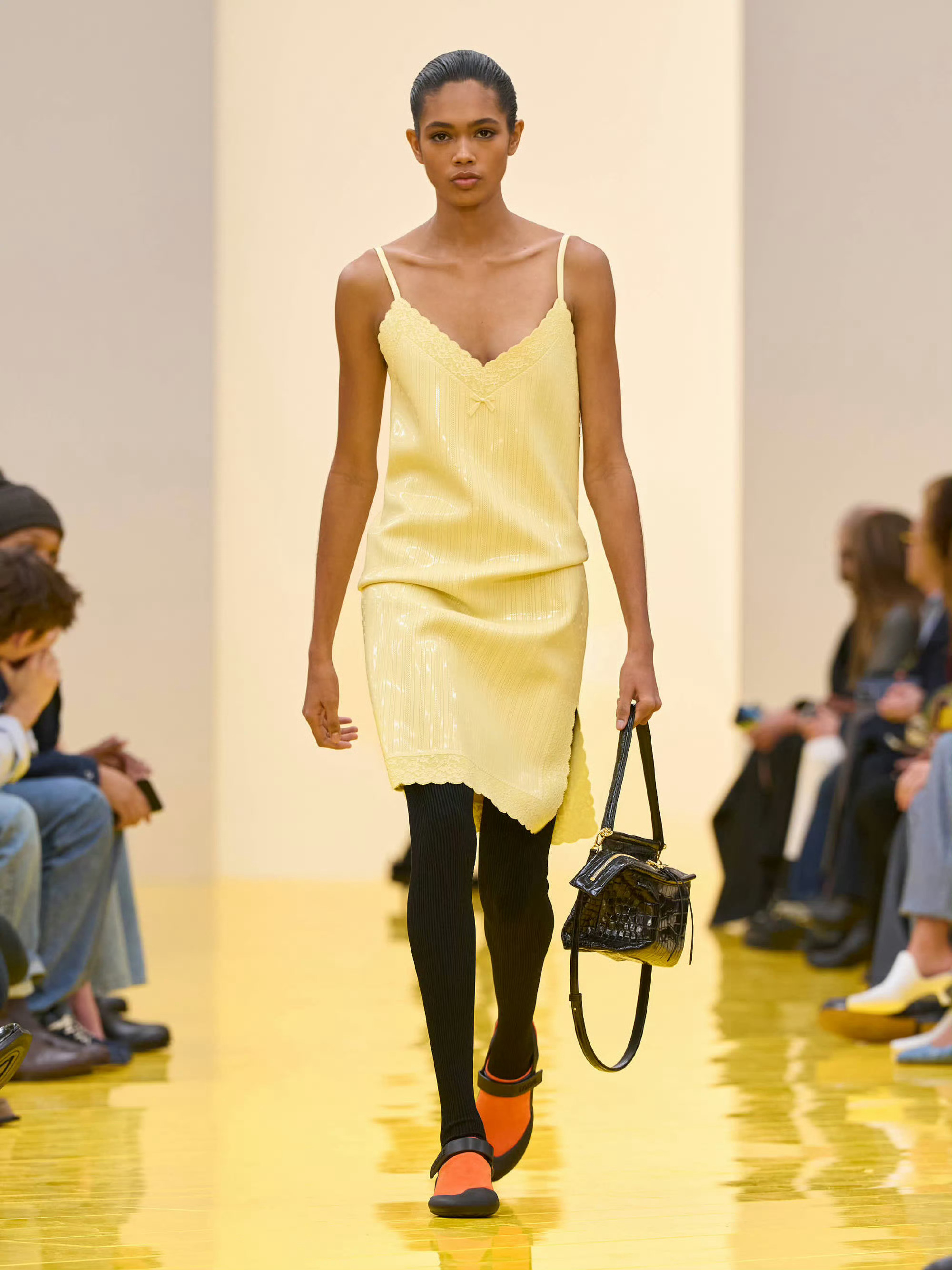 罗意威新设计师 Loewe 2026 秋冬成衣系列，这是创意总监 Jack Mc