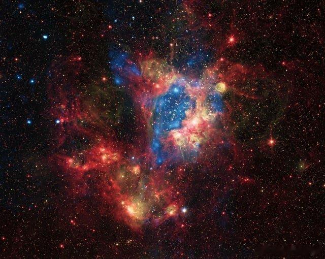 人马座A*周围的气体富含金属——这很可能要归功于古老的超新星爆发在银河系中心，坐