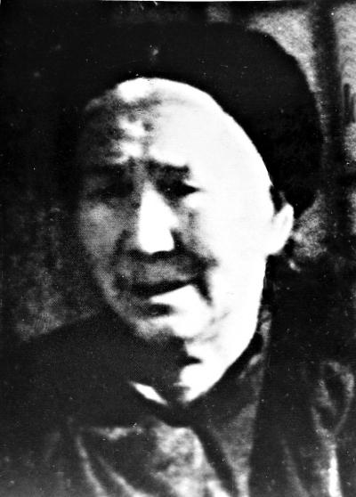 1949年，58岁的邓玉芬喜极而泣，她原本以为七个儿子都已死，没想到老三永兴竟奇