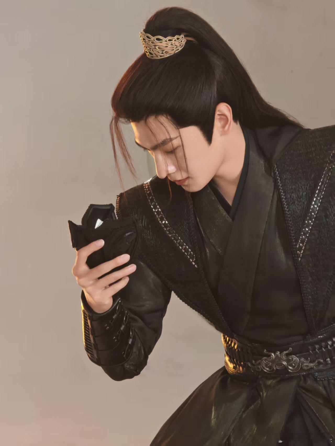 杨洋面如冠玉眉目藏锋杨洋韩立黑衣造型杨洋韩立黑衣造型，面如冠玉[爱慕][爱慕][