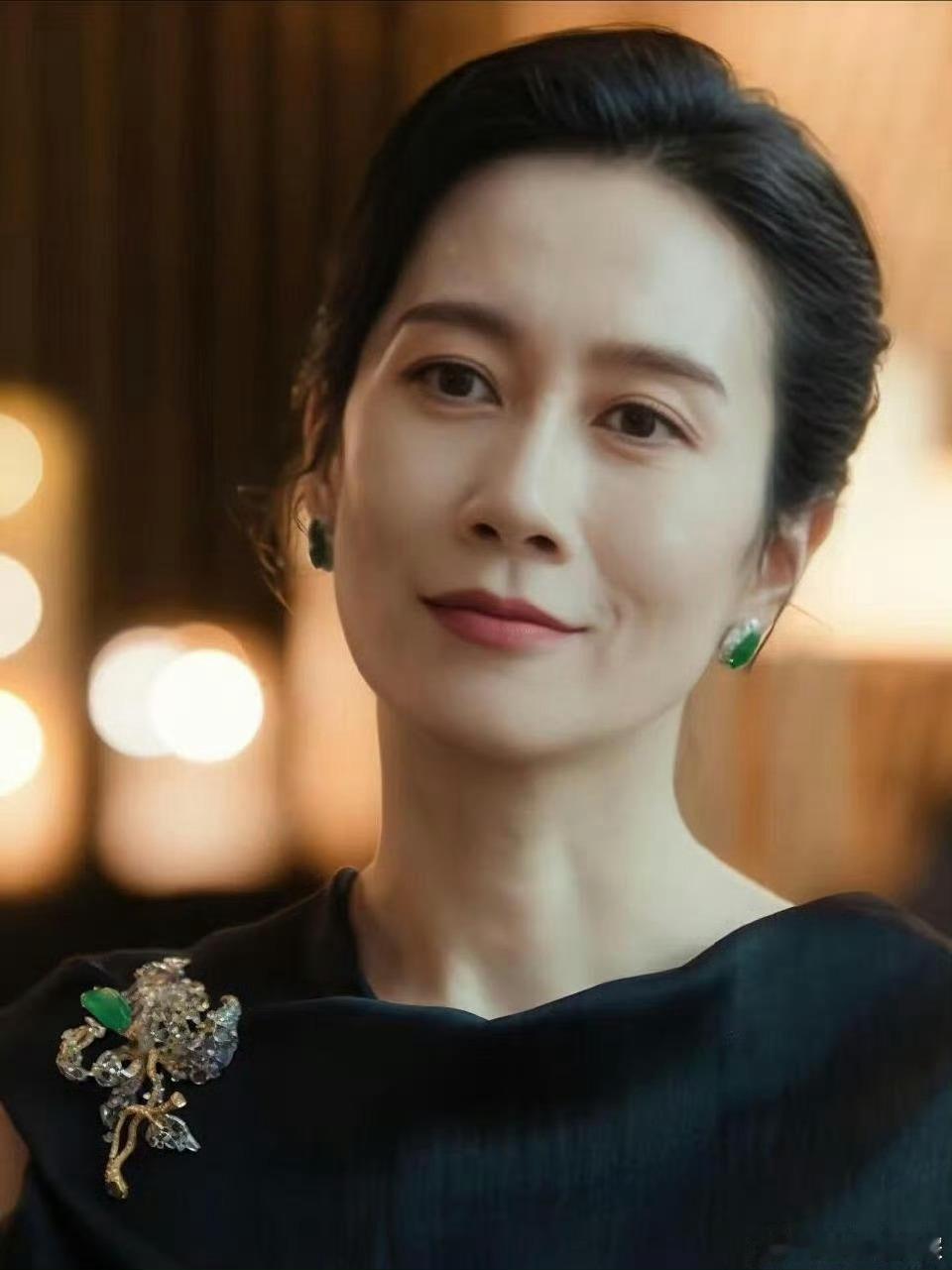 温峥嵘听劝回去拍戏了不必强行奔赴所有舞台，守住属于自己的光芒就足够。温峥嵘清醒通