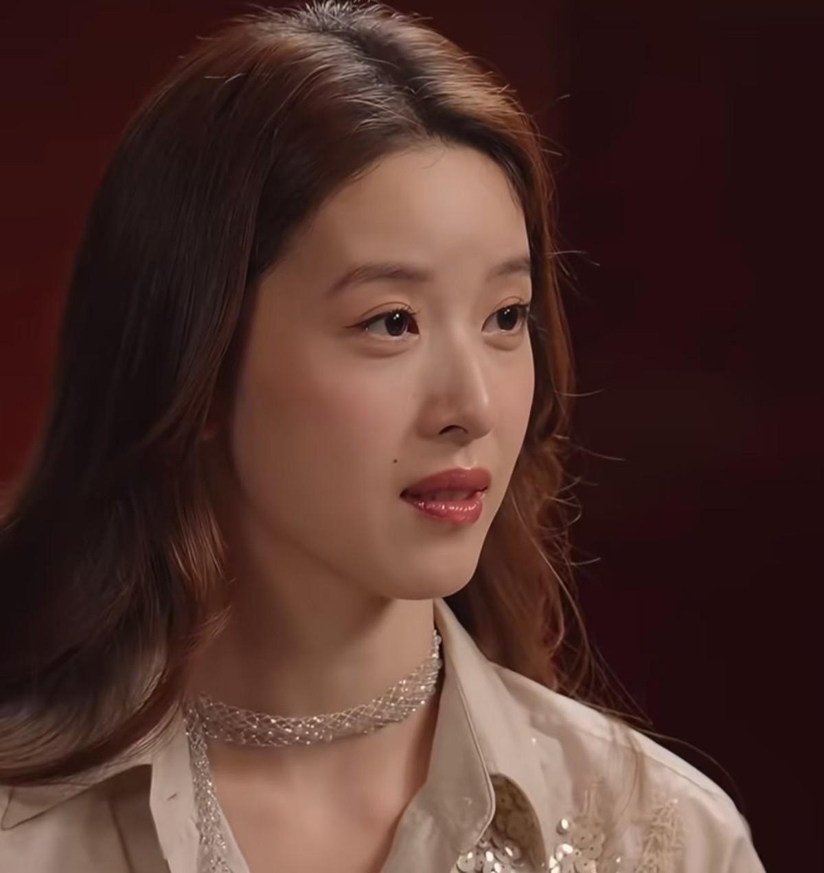 从奶茶妹妹到播客主理人，她选择更自私的路，什么在驱动她。
章泽天现在不打算再生孩