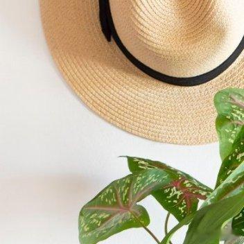 父亲对儿女的爱，从来不是用语言表达的，宽厚的肩膀让我第一次感受到世界的温暖，坚实