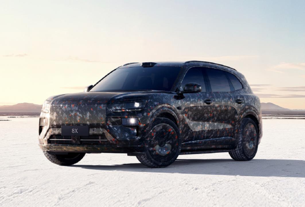 极氪8X最新伪装实车照，，相比较和9X来说，灯幕、侧面和尾部都有变化。【来自懂车