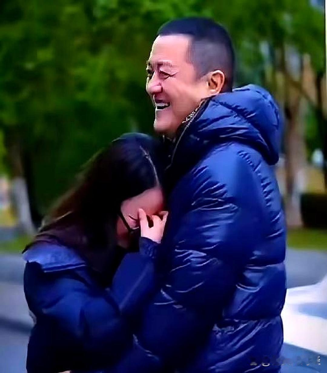 李亚鹏多年前的善举温暖人心，如今也收获了善意的回馈，他的这份担当值得全国人民赞扬