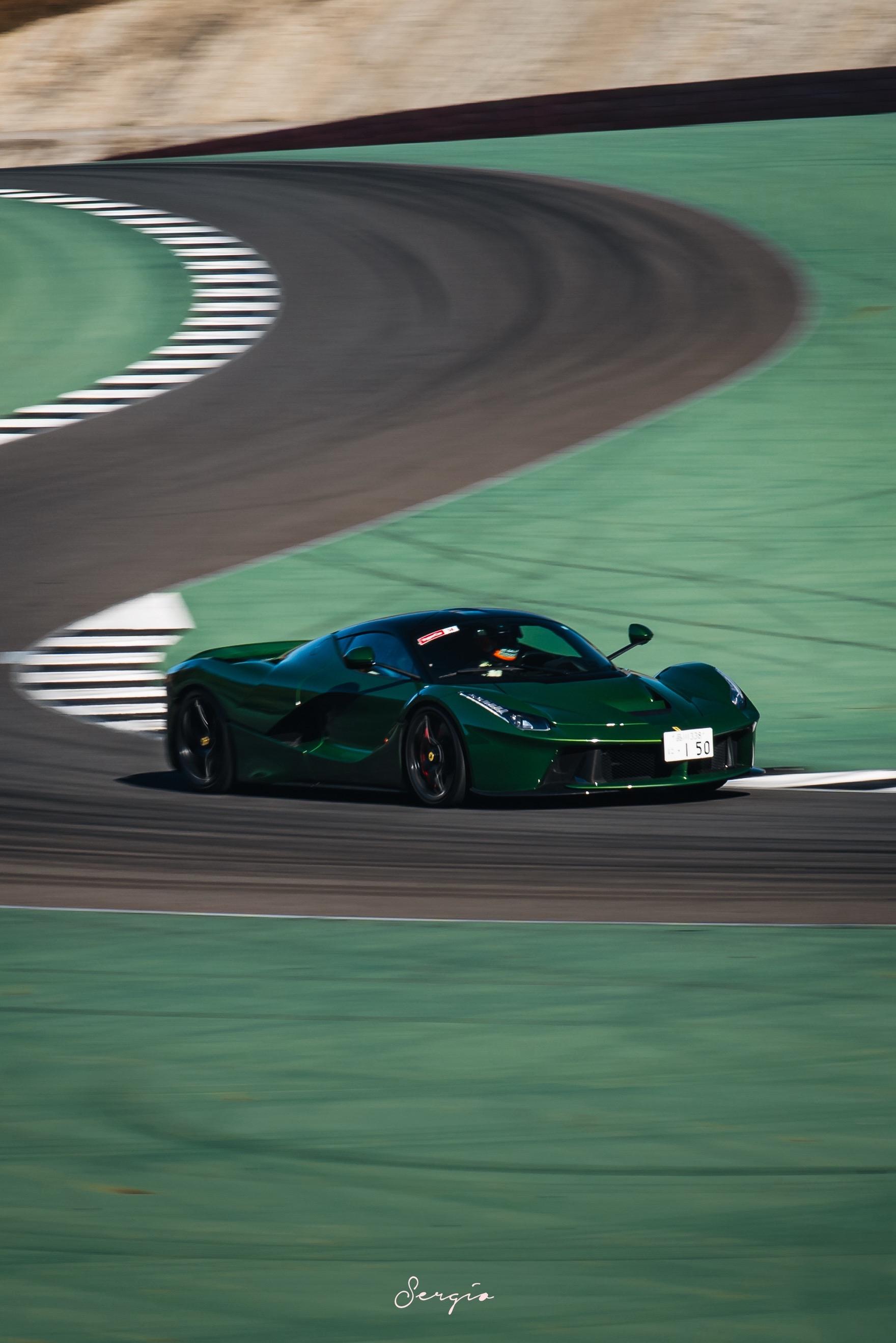 绿色的LaFerrari你们喜欢吗。改成绿色的拉法不多见，在赛道上跑起...