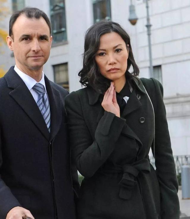 鲁伯特·默多克，生于1931年，澳大利亚人，从小就浸润在报纸的油墨香里。家里父亲