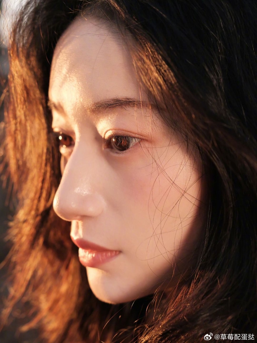 郭晓婷 淡黄的长裙谁能拒绝郭晓婷的淡黄长裙杀！从前怕被说“资产阶级”不敢美，如今