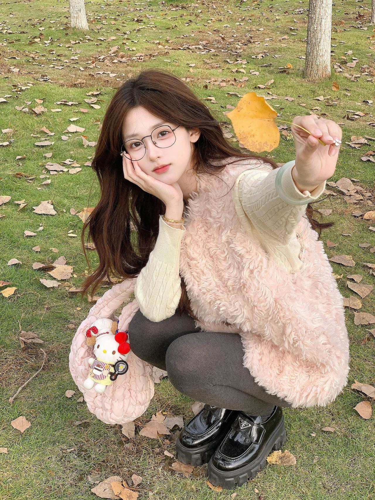 可以分享一张秋景树叶的照片吗随拍美照共分享女生怎样才漂亮