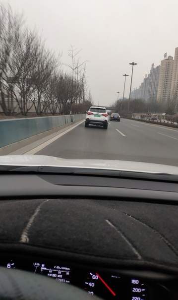 以为插混随便开都省油？没充电，油耗直接现原形