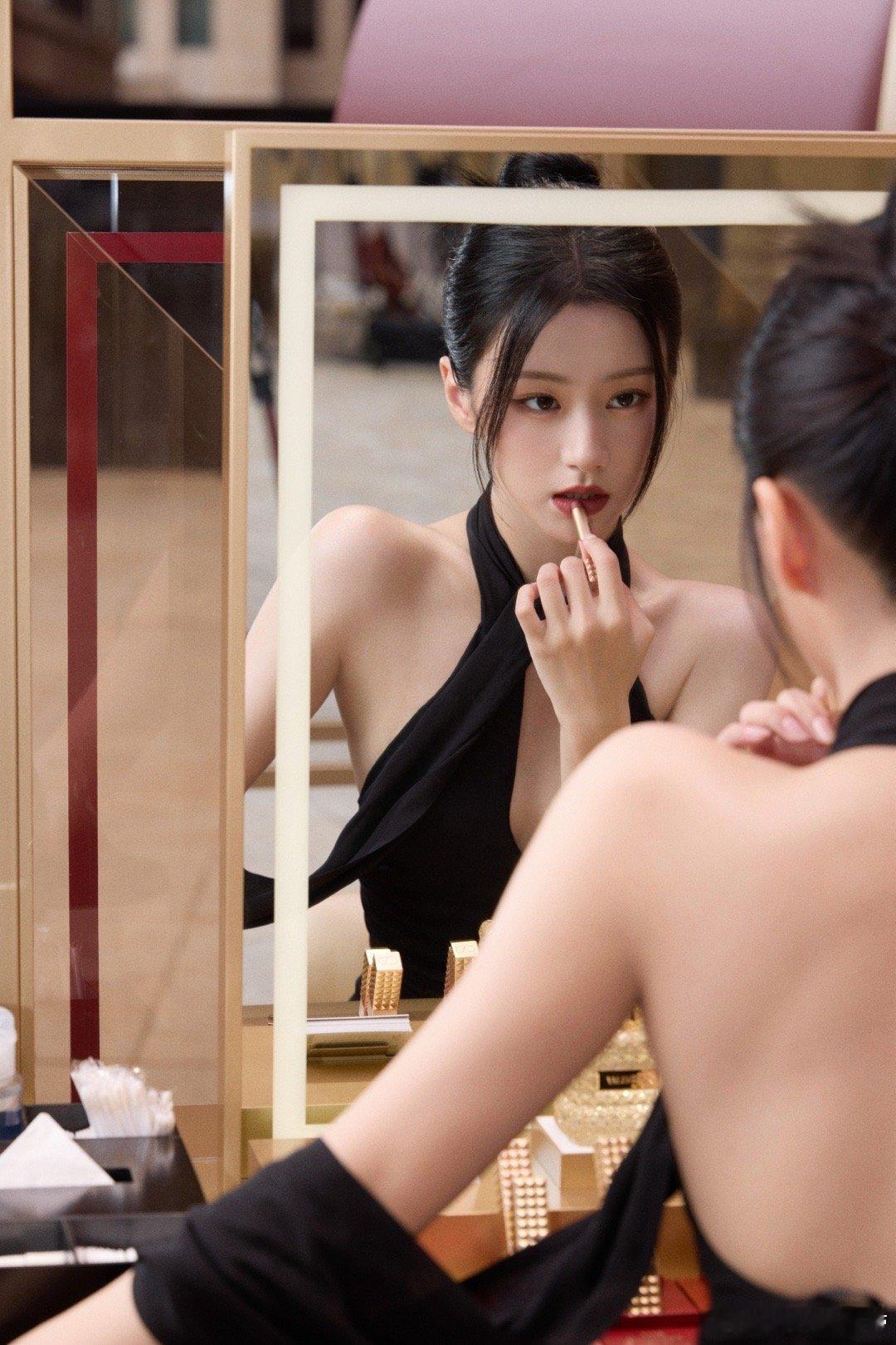 #王亚飞给包上恩化的冷感蜜桃妆#好喜欢这样的风格呀[送花花][送花花][送花花]