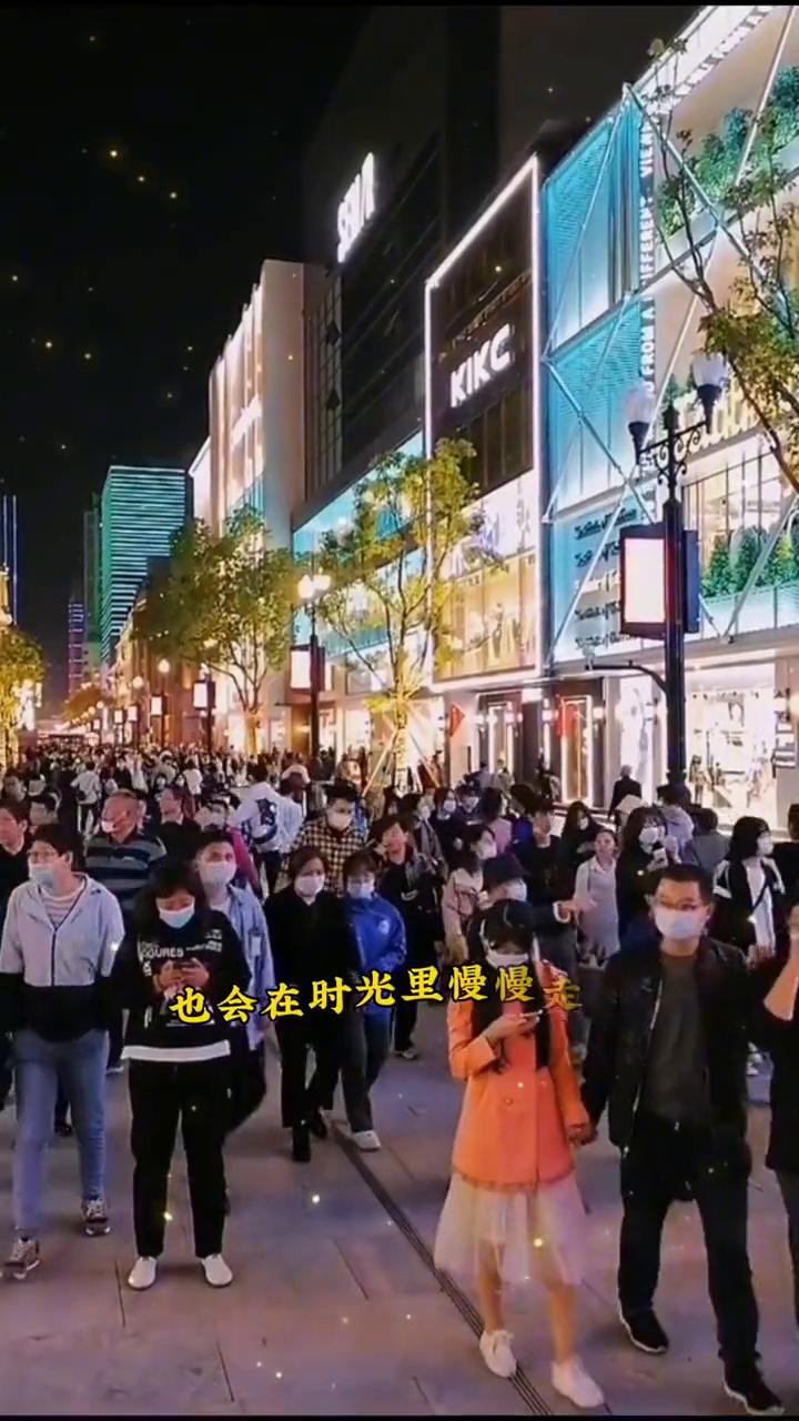 不属于你的人，再怎么挽留也会在时光里慢慢走散。真正属于你的人，哪怕绕再远的路也会
