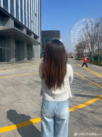 又剪短了五公分，什么时候才能把这些黄毛剪完，显得我很营养不良，一点都不优雅