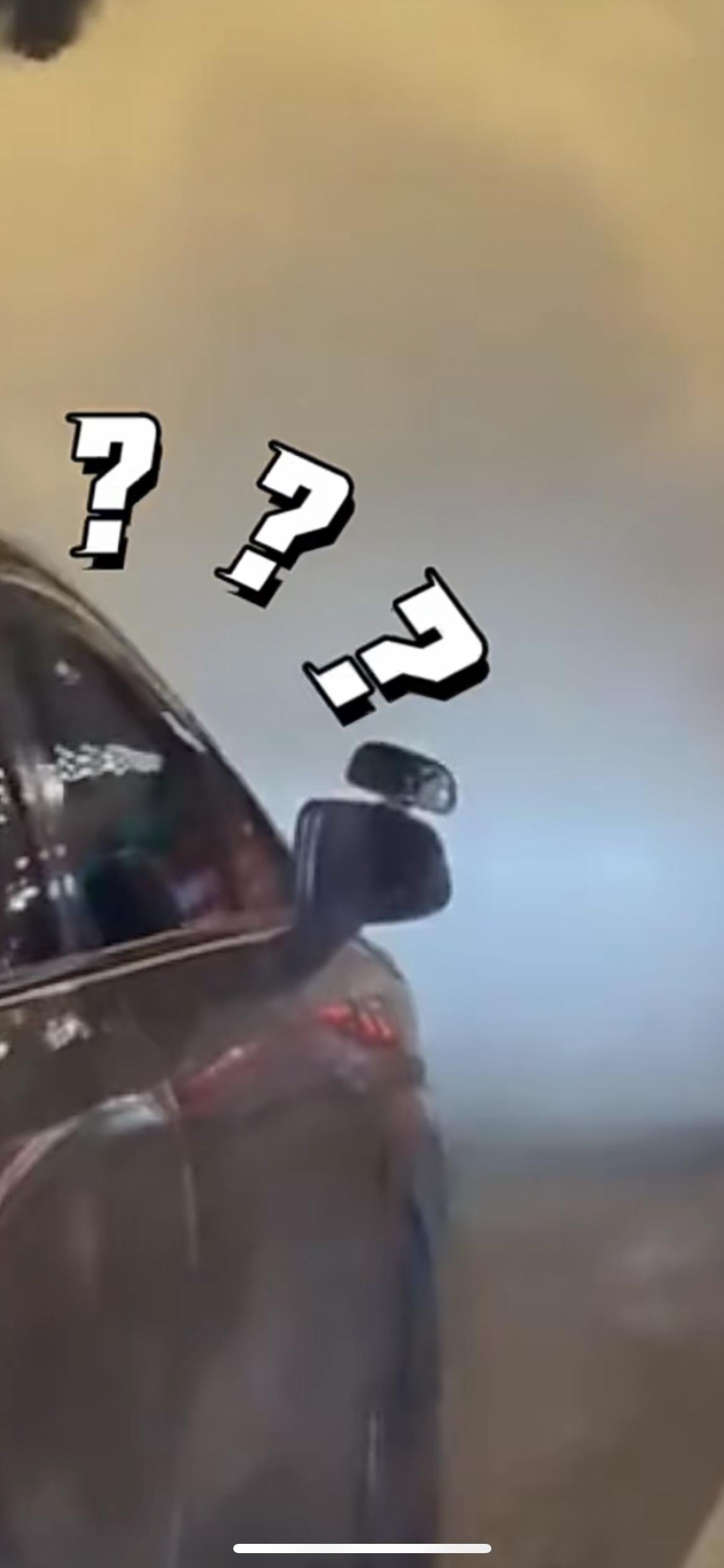 1月2日 湖北，现实版烟雾弹？前车“起步封烟”，后车视野瞬间全盲 ,直接愣在原地